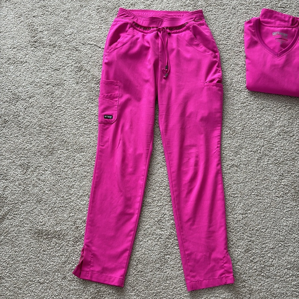 Pink scrubs - Picture 5 of 7